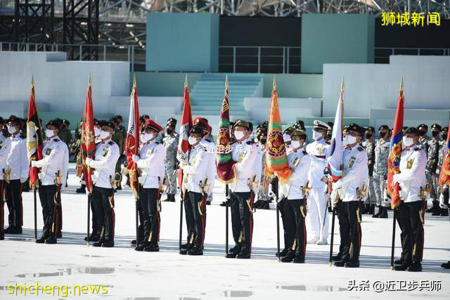 华人眼镜兵不少：新加坡阅兵式的细节不止这些，看完涨知识