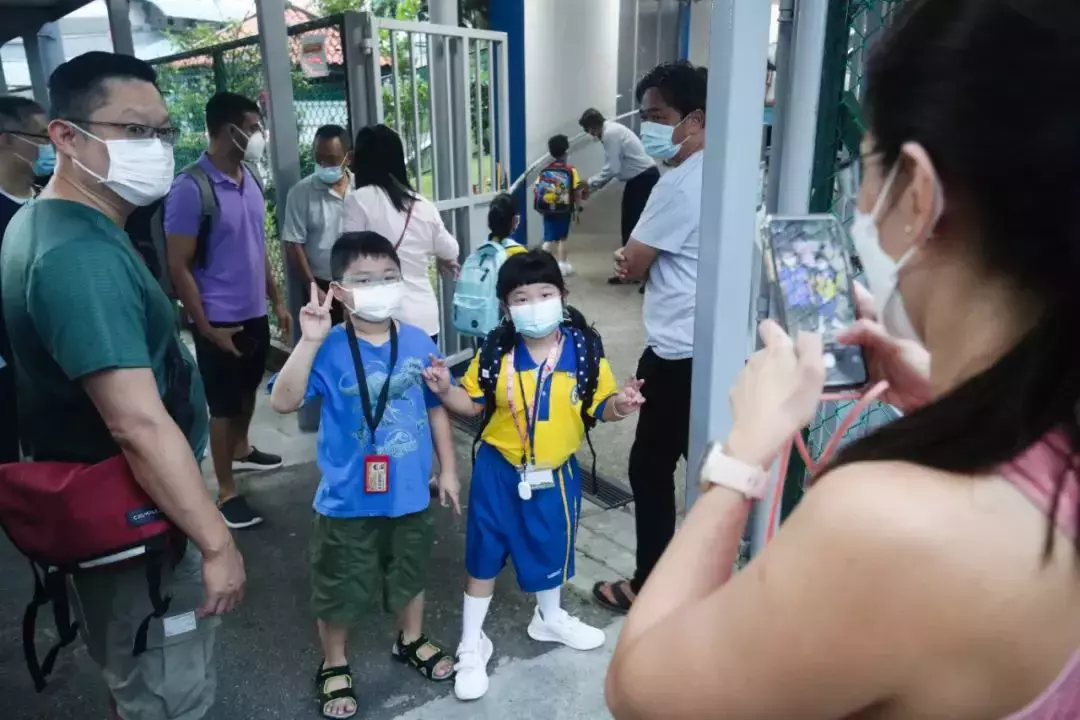 新加坡中小学开学啦！第一天进入新学校的那些珍贵瞬间【多图】