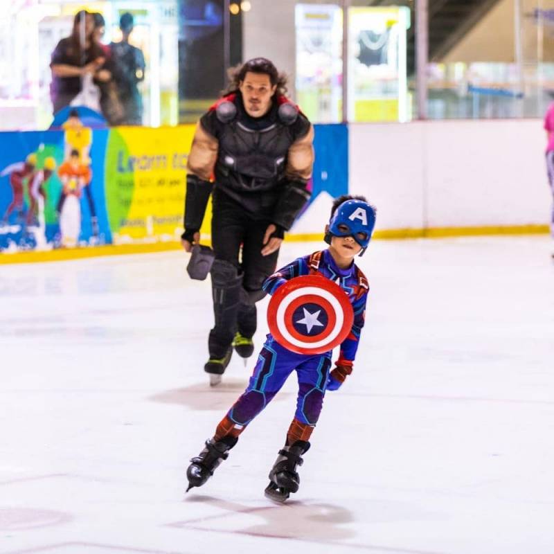 新加坡奥林匹克规模溜冰场⛸️ 10月31日迎接万圣节🎃 扮电影角色可免费入场