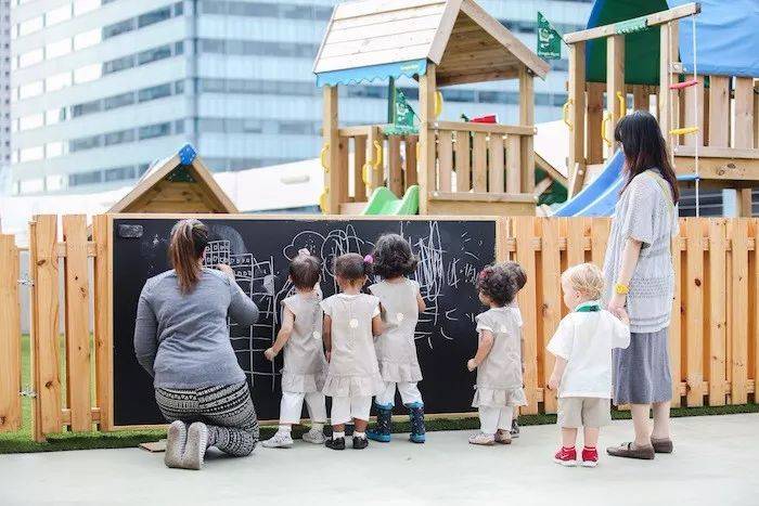 新加坡幼儿园优势！小一免试，母子陪读，双语教学