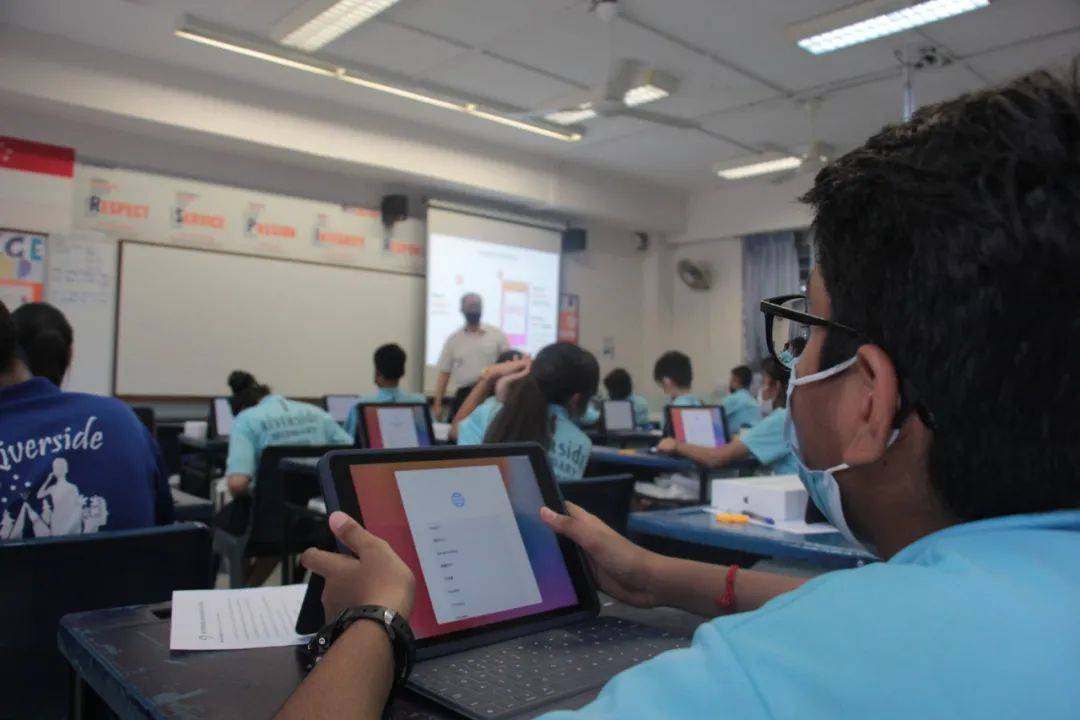 羡慕！新加坡这间中学给每个学生发全新iPad！“贵校还收人吗？”