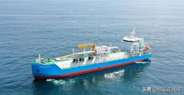 貨物裝卸、船對船LNG加注同時作業！新加坡再創亞洲紀錄