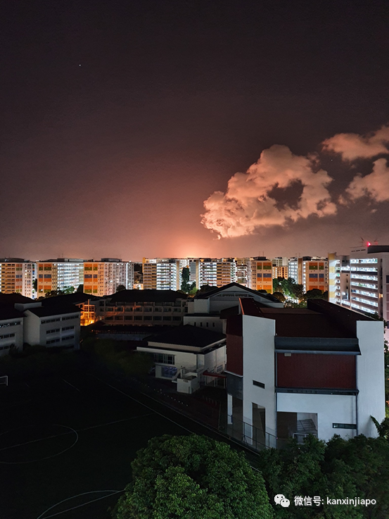 连续两晚新加坡夜空闪烁着红光，到底发生了什么事