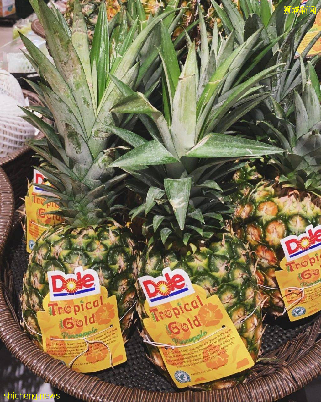 Dole100%果汁包进驻新加坡超市！🍑 🍎 🥭 🍊🍍多种口味可选，冷冻起来就是果汁棒冰啦