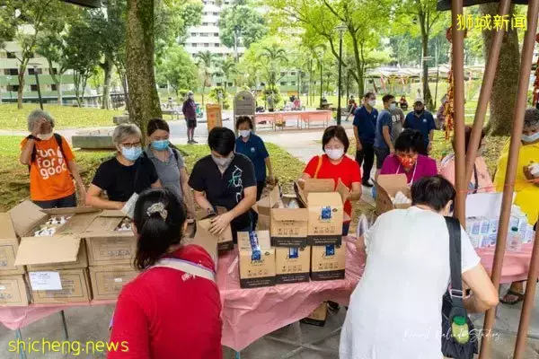 这就是甘榜精神！热心街坊派物资 每周400人受惠