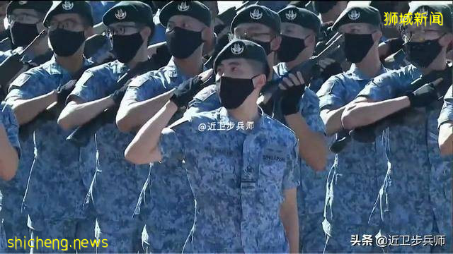 华人眼镜兵不少：新加坡阅兵式的细节不止这些，看完涨知识