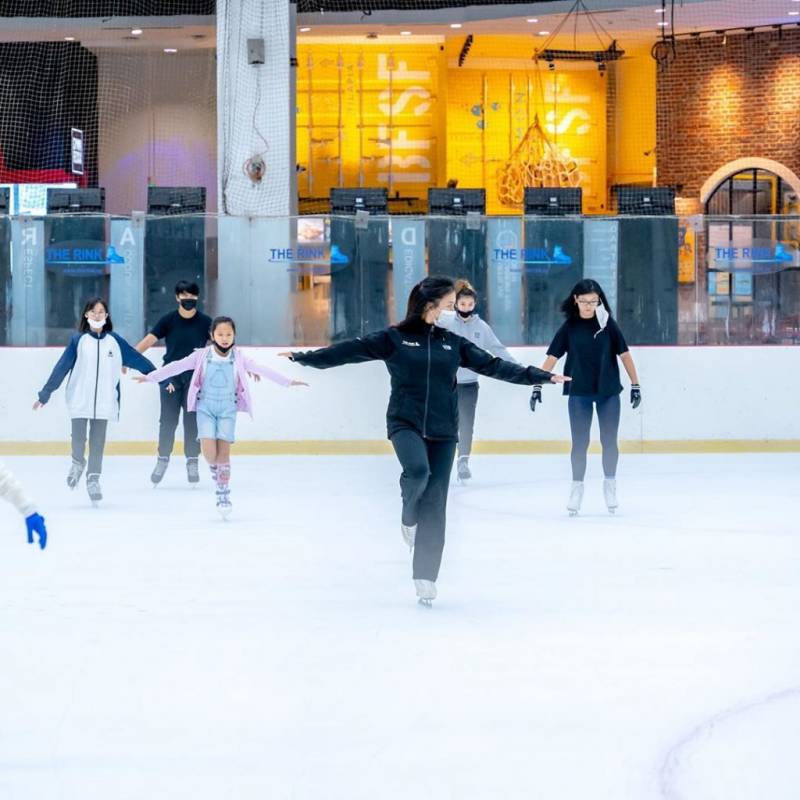 新加坡奥林匹克规模溜冰场⛸️ 10月31日迎接万圣节🎃 扮电影角色可免费入场