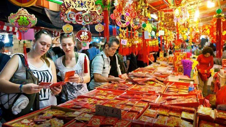 牛車水的新年燈飾來了！網友：像個養牛場一樣