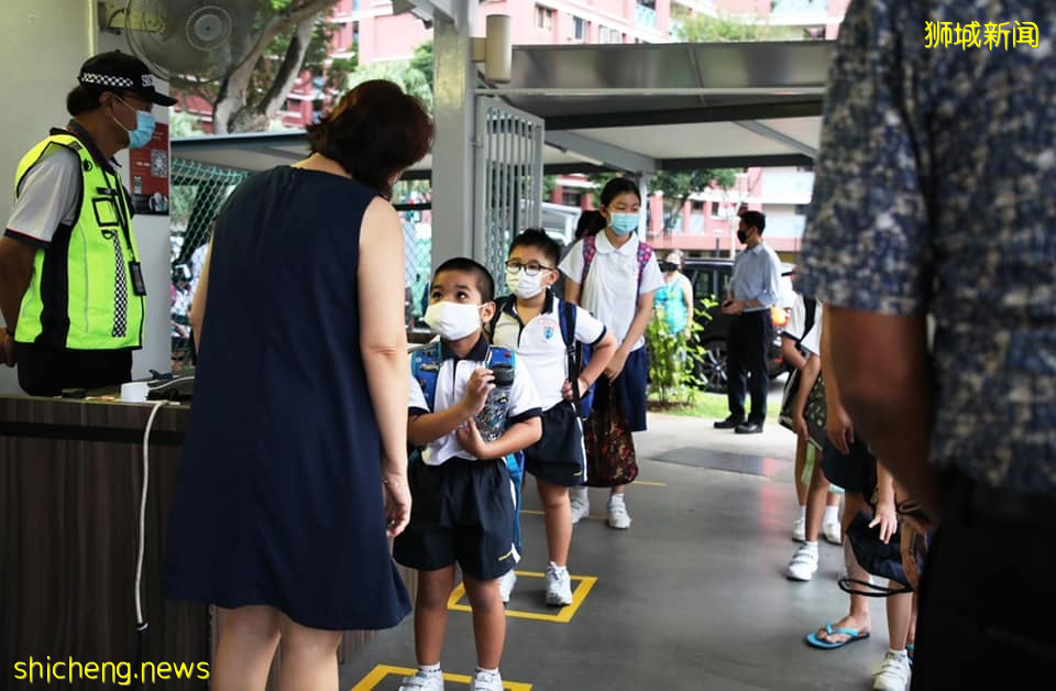 本地低年级小学生今天返校 各校出勤率在95%及以上