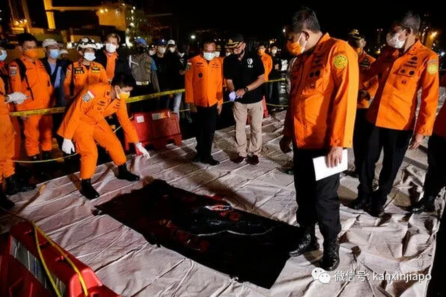 飞机从万尺高空坠落！62人遇难，已发现遗体残骸