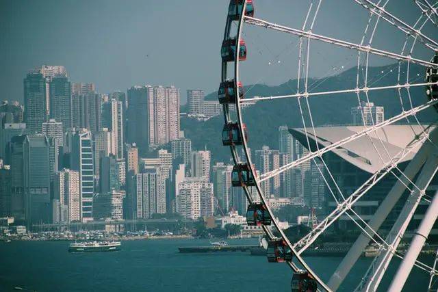 爲什麽越來越多香港富豪選擇投資新加坡