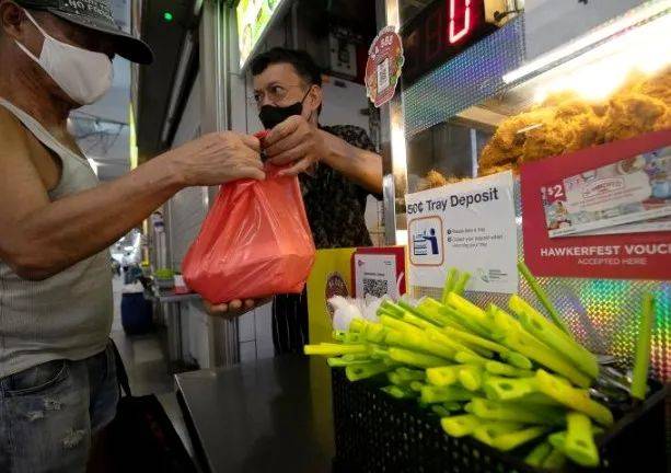 即日起到下个月11日，小贩节网上答题可赢美食券