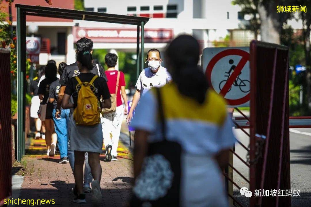 让新加坡学童能有更充足睡眠，睡眠专家建议立法推迟上学时间至8点30分