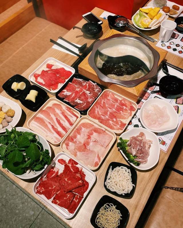 日式火锅牛摩Wagyu More，Bugis Junction开设首家分店！自助价格最低S$16.90起，现推3人同行1人免费