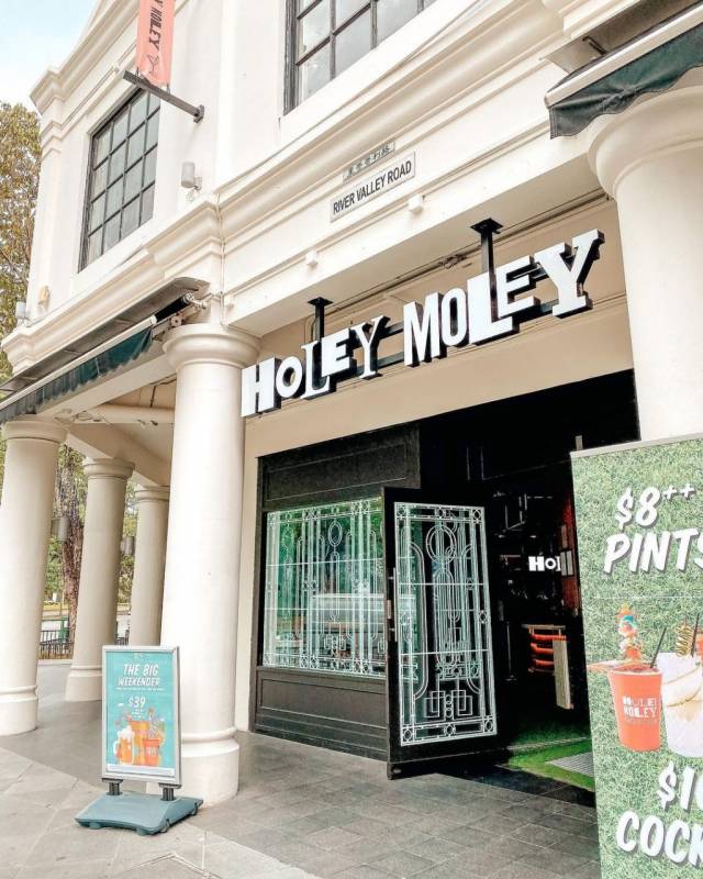 新加坡花式玩法⛳️Holey Moley 逼格爆棚的迷你高尔夫球酒吧！球场、酒吧、餐厅合为一体