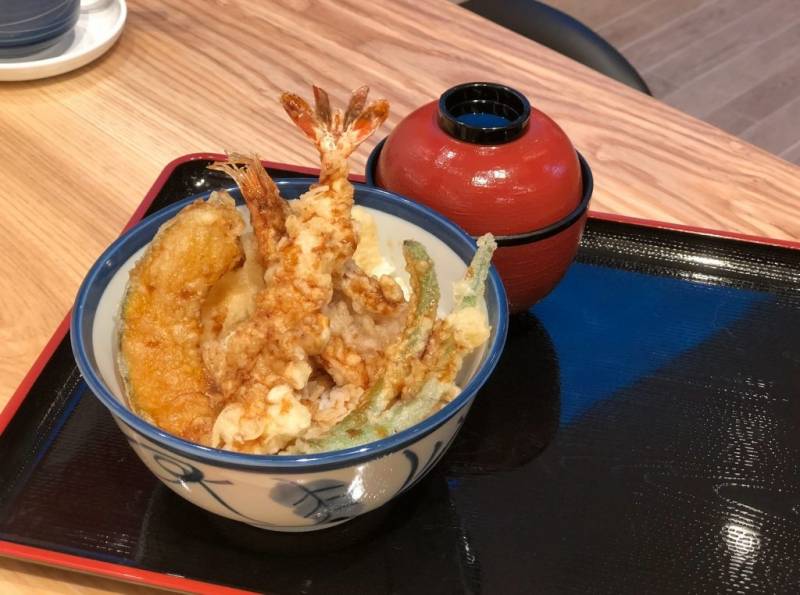 日本最大平價天婦羅連鎖店Tempura Tendon Tenya開到新加坡啦！烏節路門店10月15日開門營業