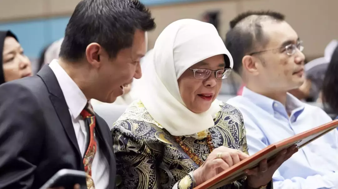 与我们的校友 – 总统 Halimah Yacob, 一起庆祝 SG 女性年