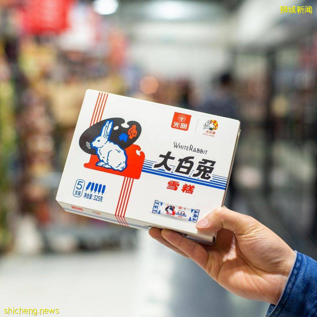 NTUC FairPrice上架大白兔雪糕🎉 童年奶糖大升级，冰冰凉凉、奶香浓郁！一盒五个仅售S$12😋 