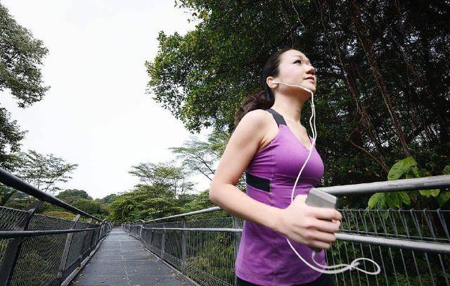 运动也要美美哒！好穿不贵的澳洲小众运动品牌Lorna Jane按头安利～设计超棒还特别好穿，姐妹们冲呀