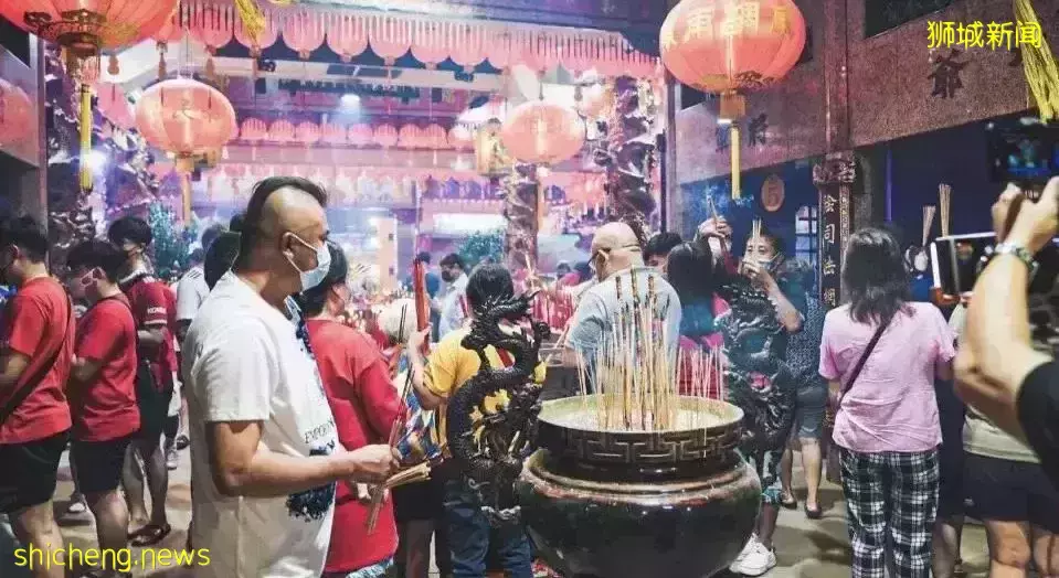 新加坡人過年發電子紅包，長輩：年味少了