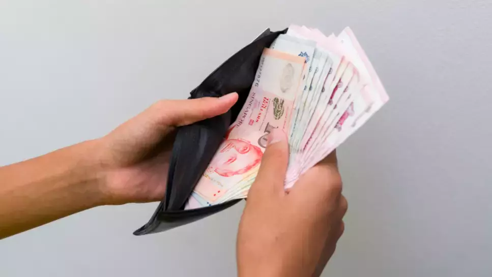 農曆新年將至，新加坡公衆可從1月4日起預定新鈔和如新鈔