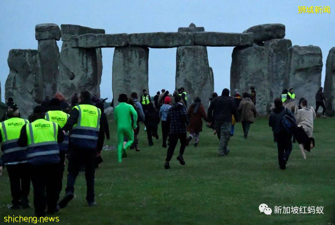 英國民衆硬闖巨石陣歡慶夏至日　新加坡總理夫人：一樣米養百樣人