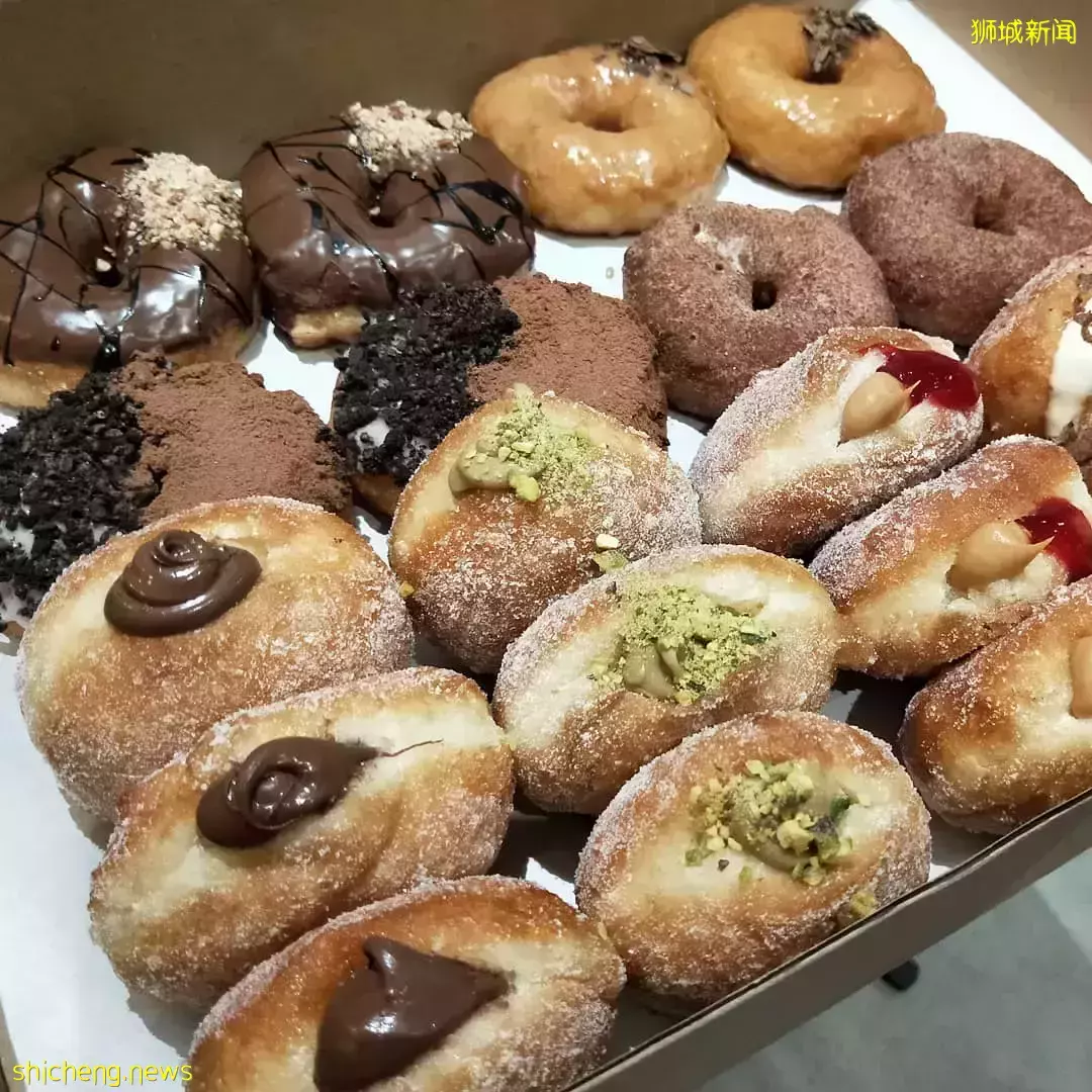 接好糖衣炮弹！盘点新加坡爆浆甜甜圈Bomboloni🍩圆圆鼓鼓外形、内馅满到流心😙 