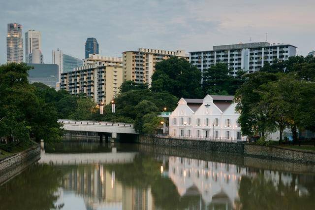 翻修后的工业风格酒店新加坡Warehouse Hotel