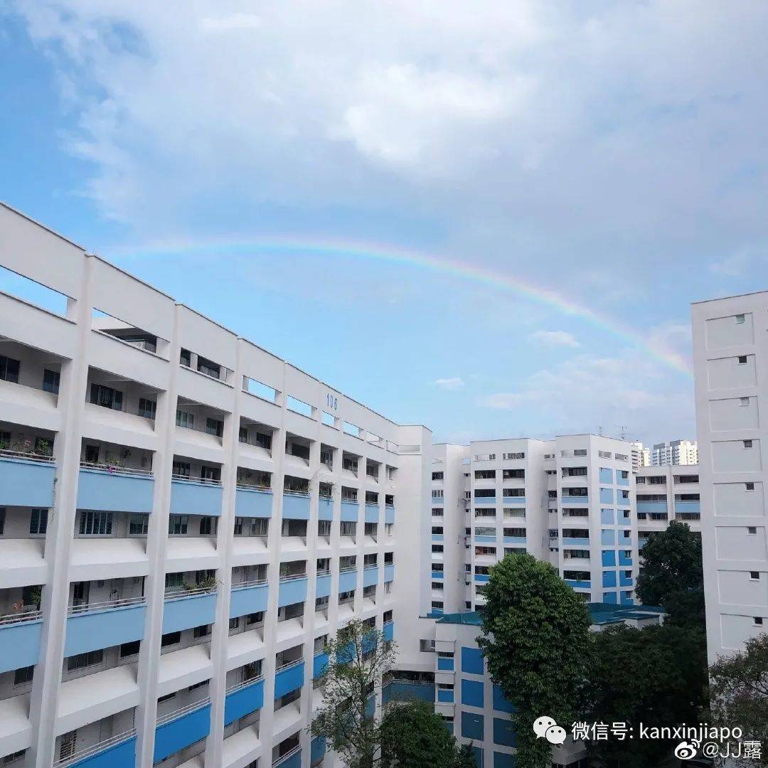 新加坡天空春节现巨大祥瑞彩虹，全岛千万家围观