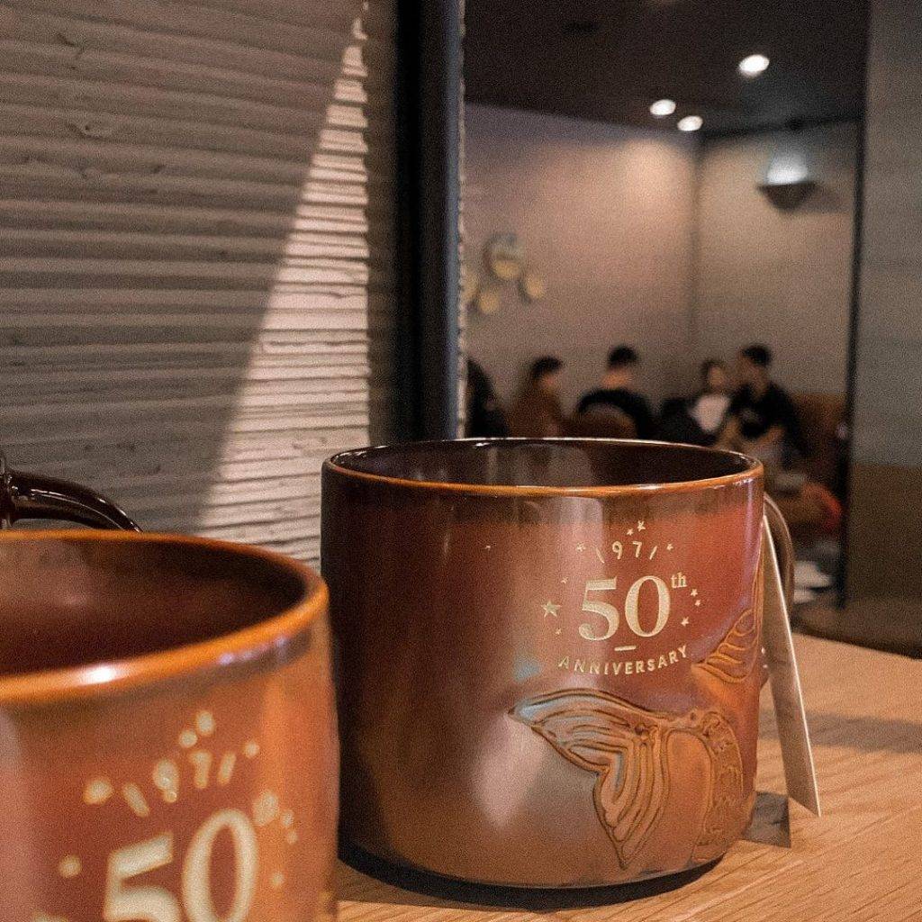 Starbucks 50岁生日快乐🎉清新薄荷绿、手绘漫画风，周年纪念商品3月10日起售卖🛒 