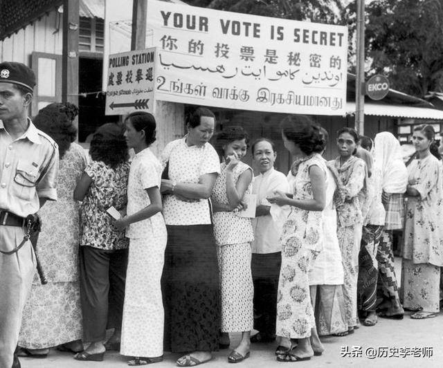 1965年的新加坡：刚被迫独立，李光耀满脸忧虑，英语列为官方语言 