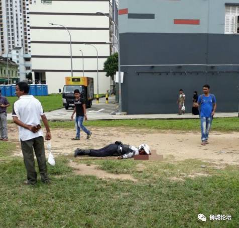 就在今天！一名新加坡交警执勤时被鲁莽司机撞死~倒在血泊中！