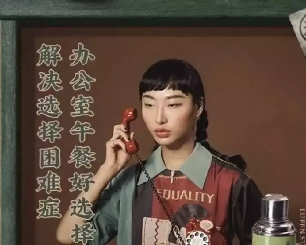 因为眯眯眼，她拍的这些照片被指辱华！外国女生做了这个姿势后，新加坡人也怒了