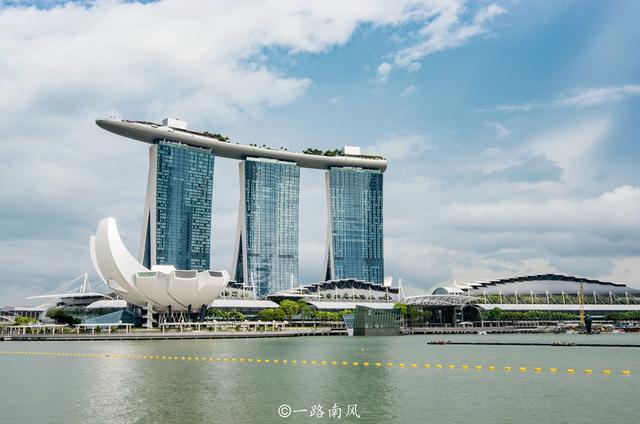 东南亚最小的旅游国家，仅相当于世界中等城市，华语是官方语言