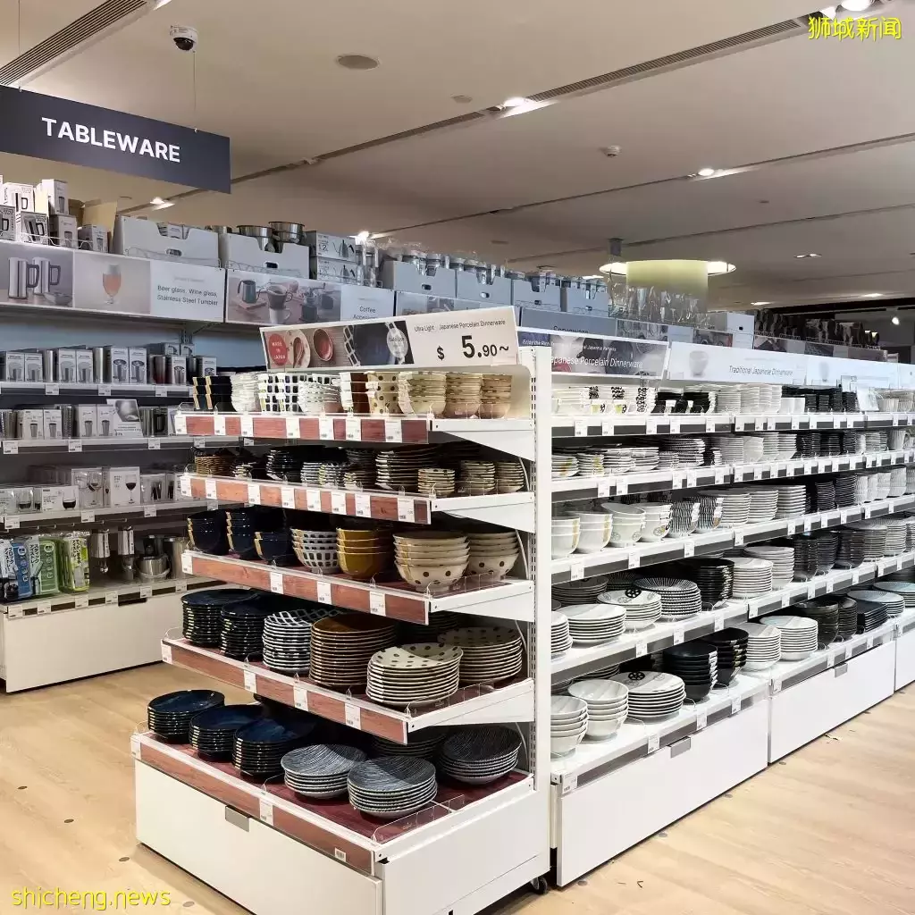 日本家居品牌NITORI，新加坡首店开张啦！商品应有尽有，CP值很爆表~周末逛起来🛒 