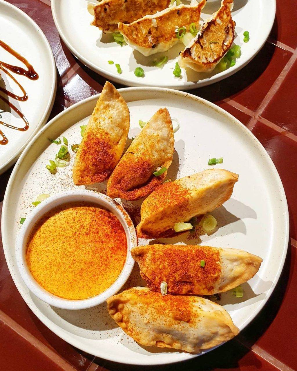 创意饺子店Dumpling Darlings🥟每日手工制作、入口外酥里嫩，从原味到熏鸭内馅全都有🤤 