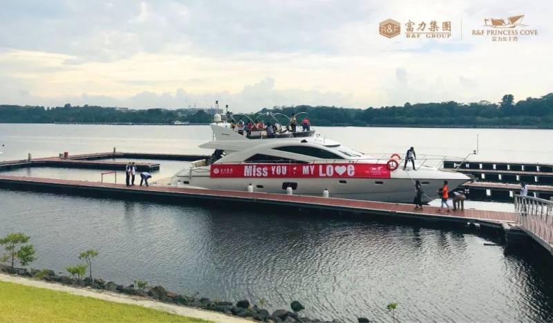 房地产商开出游艇载20户家庭到海峡边界，同滞留新国家人“相会”