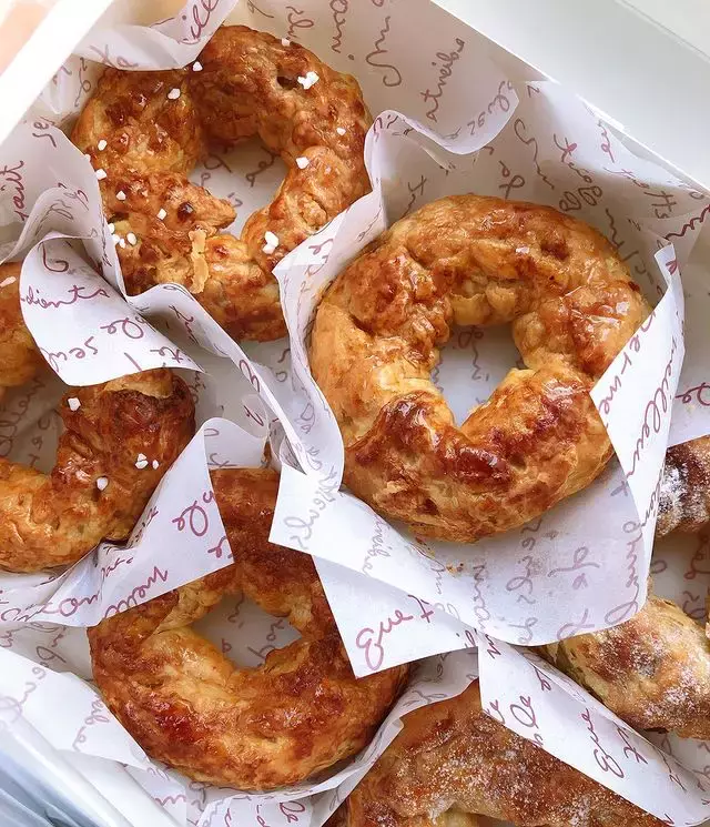 日式+法式混血甜甜圈Donatzu🍩层层酥皮底下藏内馅！四种口味，一盒六粒，下午茶必备😌 