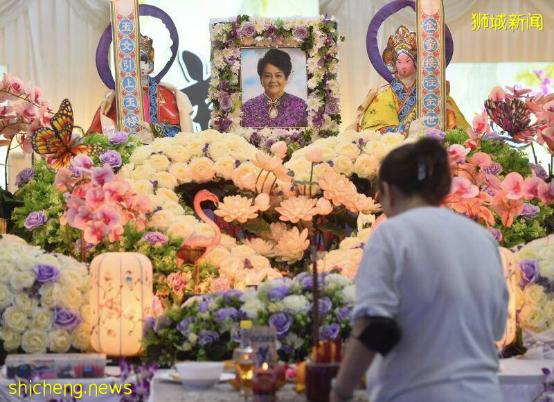 女庙主逝世 160电子花圈 围满组屋底层 