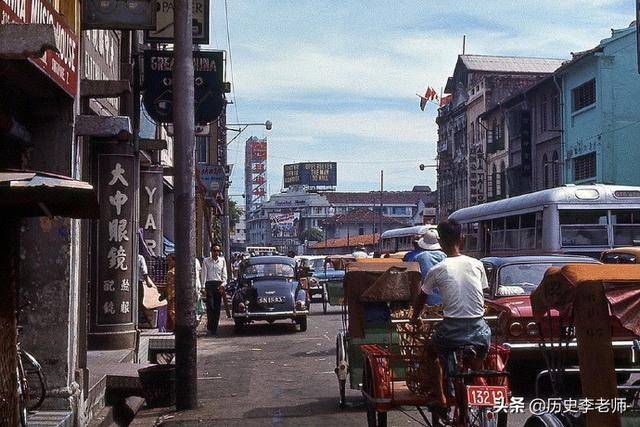 1965年的新加坡：刚被迫独立，李光耀满脸忧虑，英语列为官方语言 