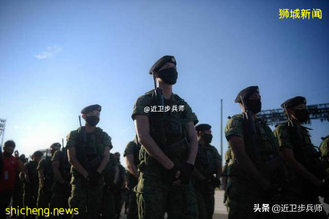 华人眼镜兵不少：新加坡阅兵式的细节不止这些，看完涨知识