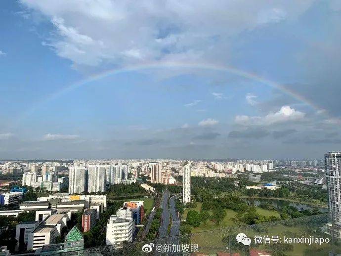 新加坡天空春节现巨大祥瑞彩虹，全岛千万家围观