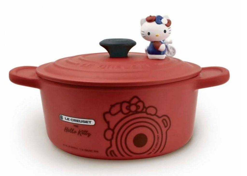 Le Creuset X Hello Kitty联名款横空出世！超高颜值可爱厨具、餐具，在新加坡也可以买得到！萌物加持，美味翻倍