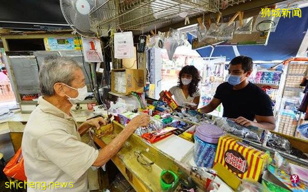 八旬夫妇退休  40年杂货店步入历史