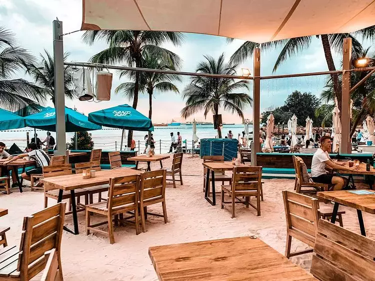 不用出国！圣淘沙Sand Bar沙滩酒吧🍺面朝大海，迷人海景+浪漫夜景让你放松一下🙌 