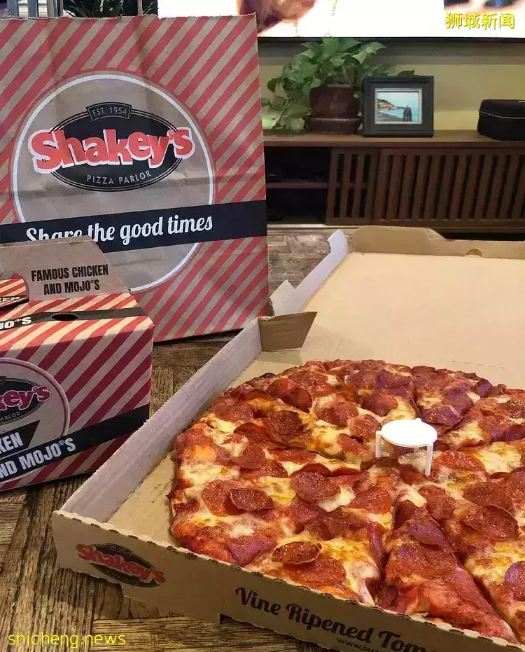 Shakey's Pizza來到烏節路啦🎉主打薄皮披薩，口感酥脆，還有特色炸馬鈴薯餅🤤