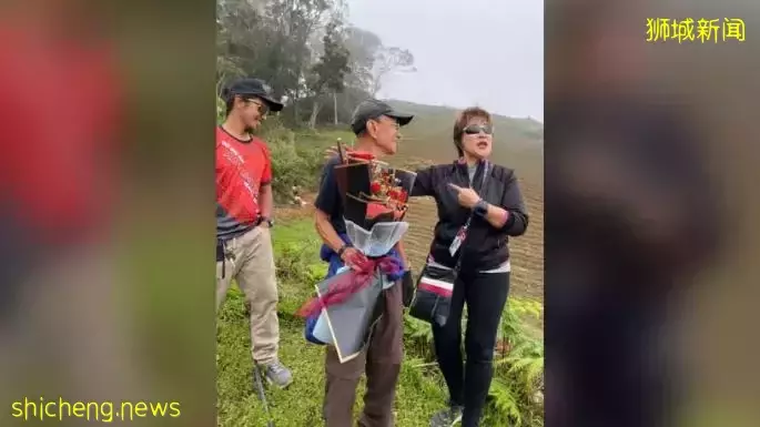 80岁狮城老翁破纪录 登上菲律宾最高山峰 