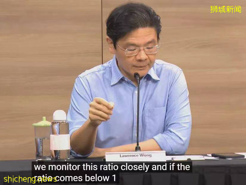 不戴口罩！网曝新加坡21人在滨海湾聚会！因疫情压力，98个外籍员工进了“精神病院”