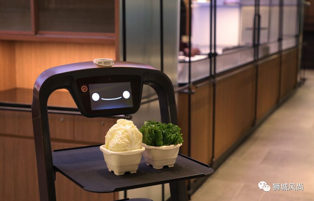 Haidilao with robot servers opens at Marina Square Dec. 31, 2019