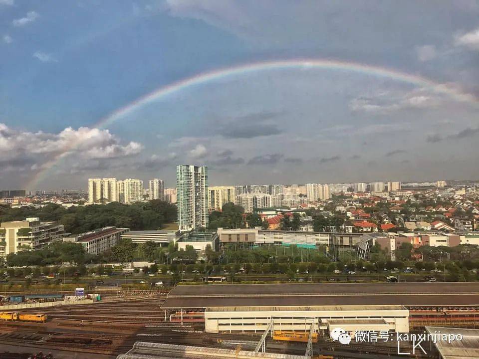 新加坡天空春节现巨大祥瑞彩虹，全岛千万家围观